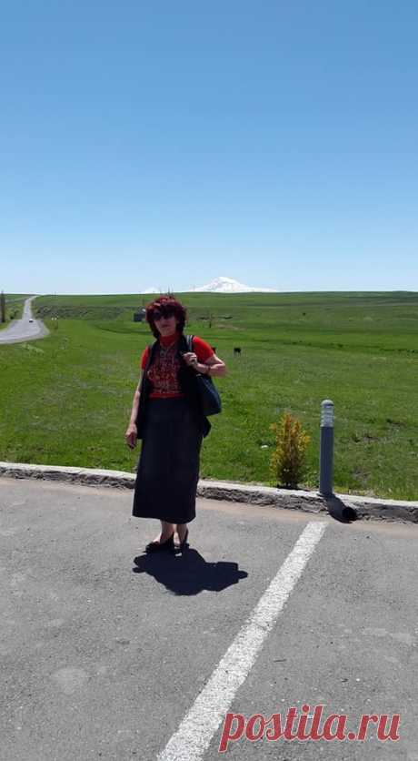 Հայոց հսկաների`ԱՐԱՐԱՏԻ եւ ԱՐԱԳԱԾԻ հովանու ներքո🌼
Ծանրաբեռնված ու հոգնեցուցիչ աշխատանխային խորհրդակցությունից հետո օրն առավել հաճելի ավարտ ունեցավ: Գործընկերներիս հետ ոչ միայն հաճելի ժամանակ անցկացրինք,այլև հիշողության գիրկն ուղարկվող գեղեցիկ լուսանկարներ ունեցանք մայիսյան ծաղկունք ապրող հայրենի Ապարանիս գեղատեսիլ բնաշխարհի գրկում`բիբլիական հաոց լեռների վեհաշուք տեսքով զմայլված.....