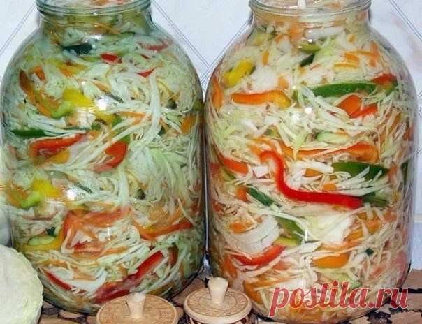 Це дуже смачний салат, який не треба консервувати, але при цьому він добре зберігається. І головне – зберігає вітаміни!