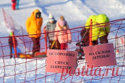 В Петербурге ребенок попал в больницу после катания на ватрушке. В Санкт-Петербурге 11-летний мальчик попал в больницу после катания на ватрушке, влетев в ледяные наросты. Инцидент произошел днем ранее, 11 февраля, пересечении Светлановского проспекта и улицы Жака Дюкло в Выборгском районе. Ребенок ударился лед спиной и животом. Его привезли в больницу Педиатрического университета.