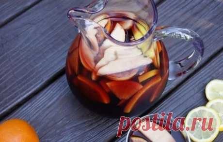 Сангрия с апельсинами, лимонами и яблоками