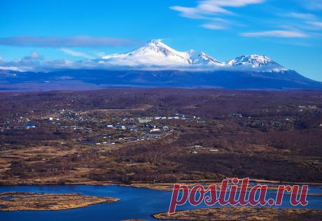 Вид на Петропавловск-Камчатский. Фотограф: Юрий Смитюк.  
Подробнее на ТАСС:   https://tass.ru/spec/kamchatka  |  Осенняя Камчатка - Туризм на Камчатке - Вулканы Камчатки