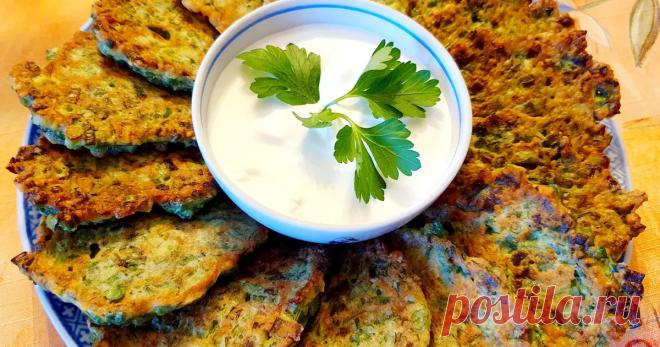 Луковые лепёшечки - рецепт автора Ольга Вербовская  Летней порой у многих хозяек встает вопрос - куда деть обильный урожай зеленого лука 🤔
Конечно можно заморозить впрок, но есть простой, экономичный и вкусный рецепт лепёшек (еще и витаминный ☺️). 
Делается легко и поедается быстро, как семечки - любителям лука придется по вкусу))))