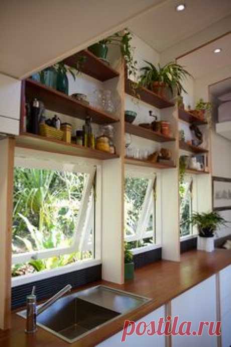 I have seen a lot of lovely tiny houses but I have to say that this one is my favourite design! It was designed and built by architect graduates/ apprentice carpenters Andrew Carter and Lara Nobel with the help of builder Greg Thornton. Together they have founded the Australian The Tiny House Company. Andrew and Lara’s …