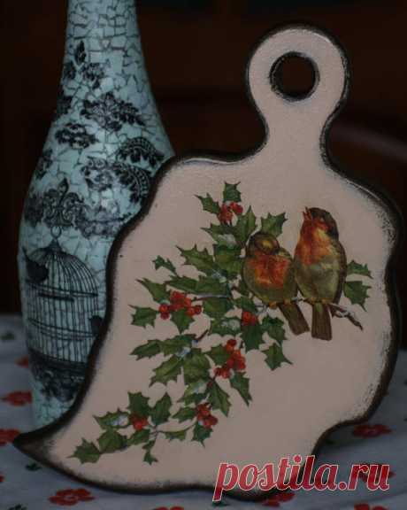 Wooden cutting board.Decoupage kitchen board with birds, Kitchen board, house decor, decor gift for kitchen This decorative cutting boards is made of wood and hand-decorated with decoupage technique. The back side of the boards is not decorated so it can be used. Such boards will be a great decoration for any home and wonderful gift for a birthday, Mothers day, New year and Christmas holidays.