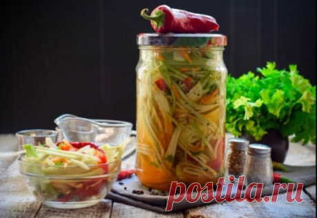 Кабачки по корейски на зиму без стерилизации: вкусные рецепты с морковью и приправой Кабачки по-корейски на зиму без стерилизации – пошаговые рецепты с фото. Особенности и секреты заготовок кабачков на зиму. Видео-рецепты, как приготовить кабачки по-корейски.