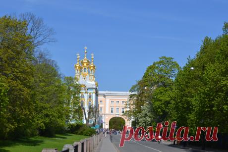 История Екатерининского дворца. Екатерининский дворец признан шедевром русского барокко XIII века. ... В 1748 году Франческо Бартоломео Растрелли занимает должность главного архитектора Царского Села.