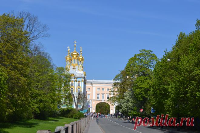 История Екатерининского дворца. Екатерининский дворец признан шедевром русского барокко XIII века. ... В 1748 году Франческо Бартоломео Растрелли занимает должность главного архитектора Царского Села.