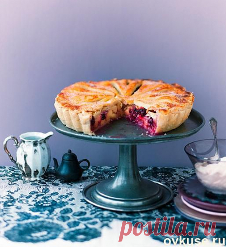 ЗАЛИВНОЙ ПИРОГ С ЯБЛОКАМИ и с ягодами красной смородины или клюквы.