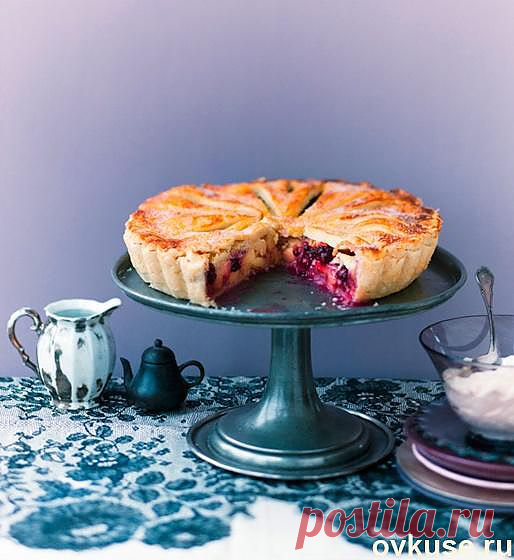 ЗАЛИВНОЙ ПИРОГ С ЯБЛОКАМИ и с ягодами красной смородины или клюквы.