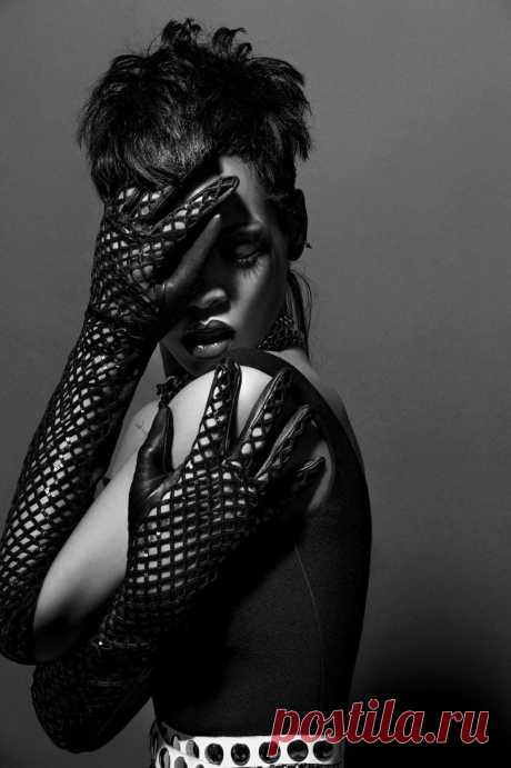 Рианна (Rihanna) в фотосессии Инес ван Ламсвеерде (Inez van Lamsweerde) и Винуда Матадина (Vinoodh Matadin) для журнала 032c (осень-зима 2013-2014)