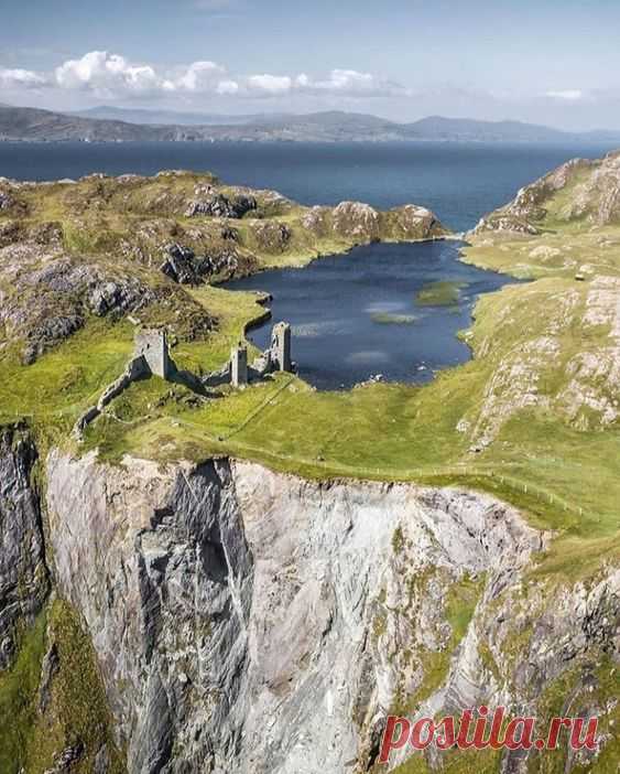 Three castle head, Ireland Ig: @richardwhite.travel