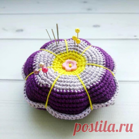Игольница-цветочек крючком. Амигуруми схемы и описания. Автор: неизвестен | IRINELY.ART