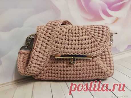 Сумочки ручной работы из полиэфирного шнура и трикотажной пряжи Женский блог о рукоделии и моде покажем Вам мастер классы рукоделия, модели, схемы, узоры и обучение вязанию. Здесь же вы найдете модные новости, советы с чем носить кардиган или платье-футляр, капсульный гардероб, а так же найдете мастер классы новости моды, сеты одежды.