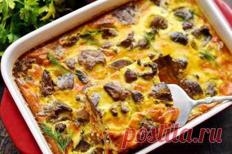 Запеканка из куриной печени с грибами Рецептов приготовления куриной печени очень много, но не все знают, как сделать ее мягкой, сочной и вкусной. Печень запекаем в духовке вместе с грибами и овощами, заливаем сметано-яичным соусом. В результате получается полезная запеканка, которую можно подавать на стол в любое время суток, она сытная, и в тоже время легкая и диетическая. Перед запеканием все компоненты по отдельности обжариваются на сковороде, поэтому совместный процес...