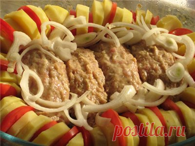 369. Запеченые куриные котлетки с гарниром "Полосатый рейс"