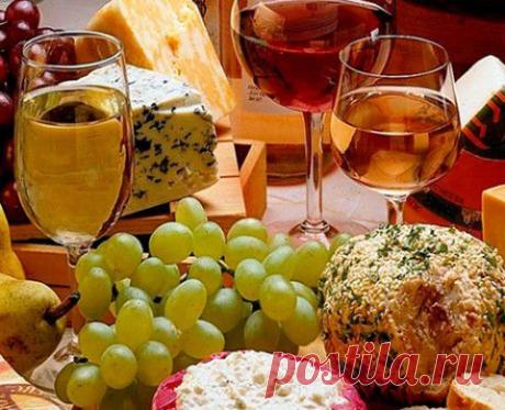 В гостях у Михалыча. Вино и сыр – это такое знакомое сочетание. И мало кто знает, что сыр и вино настолько сложно совместить, что опытный сомелье очень сильно задумается, прежде чем предложить вам к вину сыр.
