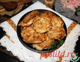 Рубленые картофельно-куриные оладьи с сыром Друзья дорогие, хочу поделиться! Вам блюдо такое всегда пригодится! Оладьи-котлеты с куриным филе, картофелем, сыром полюбят в семье! Потребуется: Грудка куриная (грудка одной курочки) — 1 шт Картофель (большой) — 1 шт Сырок плавленый (по 50г (у меня President 90г)) — 2 шт Лук репчатый ...