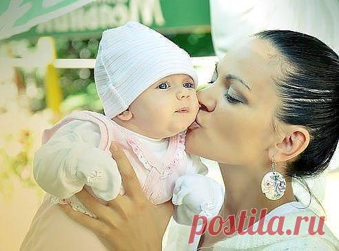 Если Бог хочет сделать женщине комплимент, он дарит ей Дочь!!! А если хочет ее защитить, то дарит ей Сына!!!