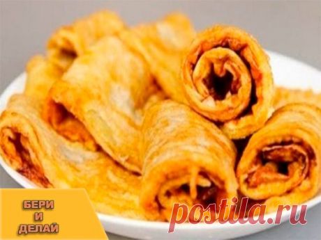 Отбивные из баклажанов:
Вкусный ужин за 5 минут!
 Ингредиенты:
1 крупный баклажан (или два маленьких);
2 свежих куриных яйца;
Мука для панировки;
Соль по вкусу;
Подсолнечное масло для обжаривания.
Вкусное блюдо из баклажан. 
Пошаговый рецепт
 Приготовление.
Баклажан моего, очищаем от кожуры и нарезаем вдоль тонкими пластинами.
Вместо баклажанов можно использовать небольшие кабачки (с мелкими семечками) с мягкой кожурой — очищать от кожуры их не надо.
Посыпаем солью и оставляем на 10 мину