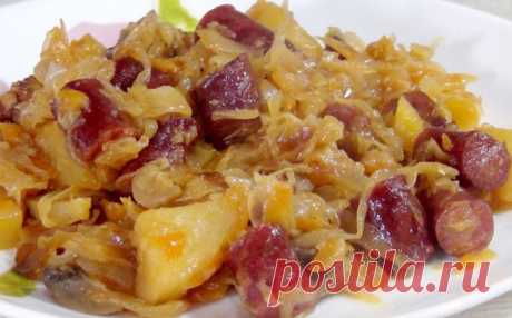 Капуста, тушенная с картофелем, колбасками и грибами: очень вкусно и сытно
