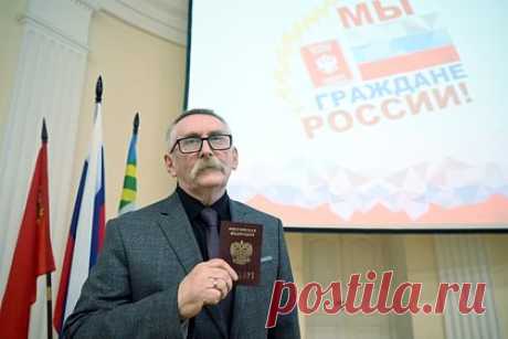 Украинский журналист отсидел в киевской тюрьме и получил гражданство России. Киевский журналист, литератор и сторонник канонической УПЦ Ян Таксюр получил российское гражданство. В 2022 году украинские власти обвинили Таксюра в госизмене, после чего он пять месяцев провел в киевском СИЗО. Журналист выступал в поддержку канонической УПЦ и против киевского режима.