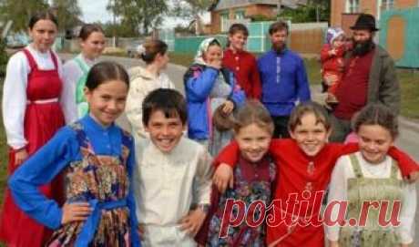 Завещание старообрядцев 










Раиса Павловна Кучуганова - историк, основатель и директор этнографического музея старообрядческой культуры и быта в селе Верхний Уймон на Алтае, доносит до нас образ мыслей старообрядцев, …