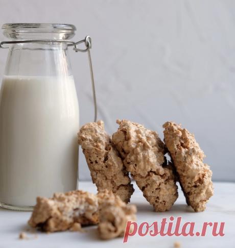 Итальянское печенье с фундуком Brutti ma buoni • Dolce Vita Blog Хрустящее фундучное итальянское печенье на яичных белках. Простой и быстрый рецепт с пошаговыми фото. Что приготовить из белков?