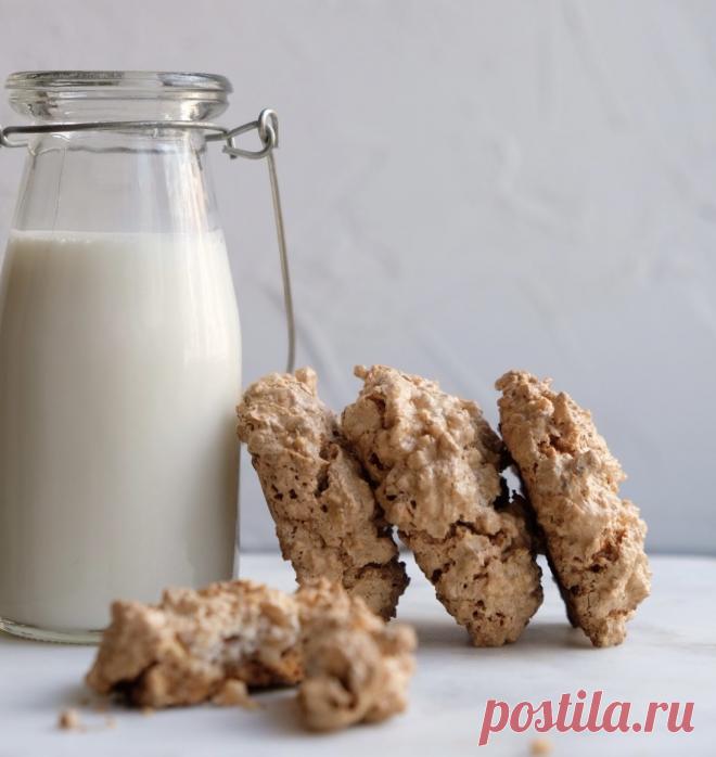 Итальянское печенье с фундуком Brutti ma buoni • Dolce Vita Blog Хрустящее фундучное итальянское печенье на яичных белках. Простой и быстрый рецепт с пошаговыми фото. Что приготовить из белков?