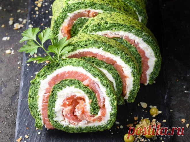 Шпинатный рулет 🍃 с творожным сыром и красной рыбой (семгой) Ещё одна красивая и вкусная идея к новогоднему или любому праздничному столу Изумрудный шпинатный рулет 🍃 с творожным сыром и красной рыбой (семгой). 🍣 Получается безумно вкусная закуска с бомбически красивым разрезом. Начинку можно взять любую, например, натертый твердый сыр 🧀 с майонезом и грибами или курицей. 🍗 Хотите сделайте вообще без рыбы, только с сырным кремом, а в серединку можно положить отварную ...