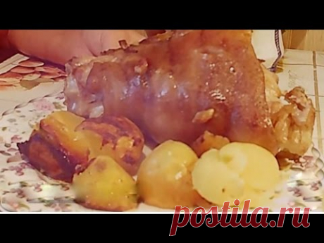Очень сочная и мягкая свиная рулька запеченная в духовке