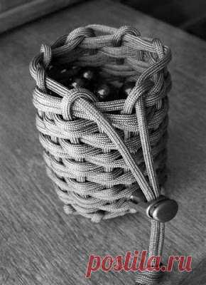 Stormdrane's Blog: A Woven and Half-hitched Paracord Pouch...