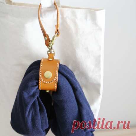 Практичный кожаный брелок на сумку / Аксессуары (не украшения) / ВТОРАЯ УЛИЦА
