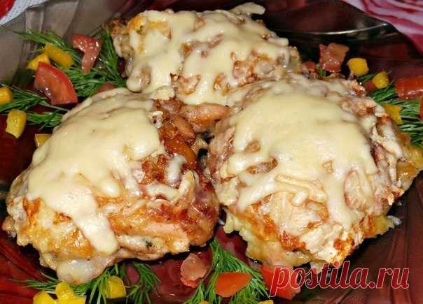 Восхитительная курица с грибами, запечённая под картофельной шубой