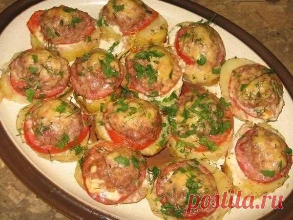 Картофель, запеченный с мясом и помидорами. 

источник Лучшие рецепты Повара
 

 







Картофель, запеченный с мясом и помидорами. Ингредиенты:Картофель – 5 крупных картофелинПомидоры – 5Сыр твердый - 100гФарш смешанный – 250-300гЛук – 1Чесно…