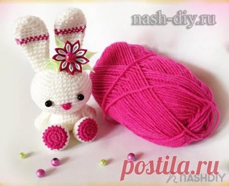Вязаная игрушка крючком Зайчик Малинка Вязаная игрушка крючком Зайчик Малинка​​​​По вашим просьбам представляю вам свой мастер-класс, который состоит из 2ух очень подробных частей по вязанию амигуруми зайчика "Малинка". Это видео будет полезным для тех, кто любит вязать и для тех, кто совсем не умеет, но хочет! Тут вы найдёте