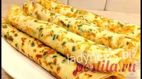 Нежные блинчики с плавленым сыром, сметаной и зеленью