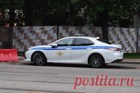 Россиянин избил до переломов падчерицу после ссоры с женой и получил 8,5 года. В Алтайском крае суд приговорил к 8,5 года лишения свободы 41-летнего местного жителя, избившего 11-летнюю падчерицу. Вечером 21 апреля фигурант с супругой отдыхали в клубе в Барнауле. Они выпивали и поссорились из-за ревности. Дома мужчина стал избивать жену, но она смогла вырваться и убежать.