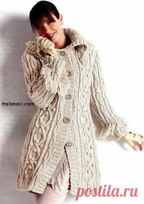 Вязаное пальто с косами