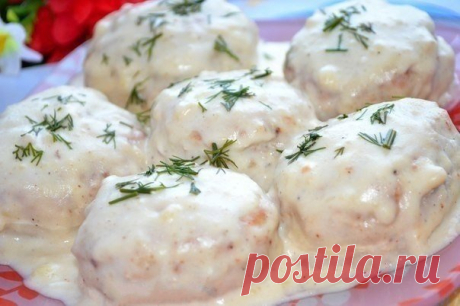🍛 ТЕФТЕЛИ В БЕЛОМ СОУСЕ Если деткам больше года, то смело можно готовить для всей семьи. Густой белый соус отлично подойдет не только для котлет и тефтелей, но и для отварного белого мяса курицы, кролика, индейки и даже баранины. Ингредиенты: • фарш 400 г • рис полуготовый 3-4 ст л • 1 яйцо • соль и перец по вкусу • немного воды, если фарш сильно густой Для соуса: • 350-400 мл молока (или сливки пополам с водой или бульоном) • 1 ст л муки • 1 ст л масла сливочного • 2 желтка • соль и перец по…