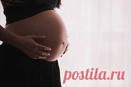 Беременная женщина спасла жизнь выпавшему из окна мальчику. 35-летняя беременная жительница США Кайри Джонс поймала двухлетнего мальчика, выпавшего из окна, и спасла ему жизнь. Женщина, находившаяся почти на 33 неделе беременности, гуляла с собакой недалеко от своего таунхауса, когда увидела, как соседский мальчик высовывается в окно.