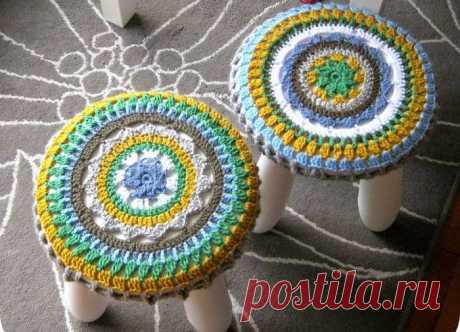 Вяжем для интерьера: "пуфы, табуретки, скамеечки"