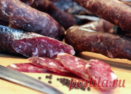 Какая колбаса опаснее - сырокопченая или сыровяленая? Правила выбора колбасы