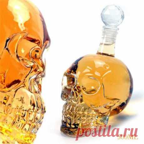 Бутылка в виде черепа для спиртных напитков ))