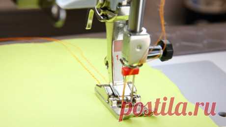 Как шить двойной иглой - ШЬЮ САМА Шитье двойной строчкой Вам когда-нибудь приходилось прокладывать две параллельные строчки? Это бывает при шитье одежды спортивного характера. Прошить так, чтобы эти строчки были на одном расстоянии друг от друга очень сложно, неправда ли? Для упрощения шитья двойной строчкой — создана двухстержневая игла Существуют различные размеры игл и расстояний между ними.  Выбор зависит от вида строчки, которую …