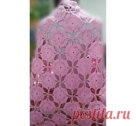 Ажурная вязанная шаль, связанная с любовью, будет радовать Вас не один год и дарить прекрасное настроение. Связана шаль из пряжи: полушерсть.
Размер шали: 165*70 см. В работе использовано: крючок No1,25, крючок No0.75.