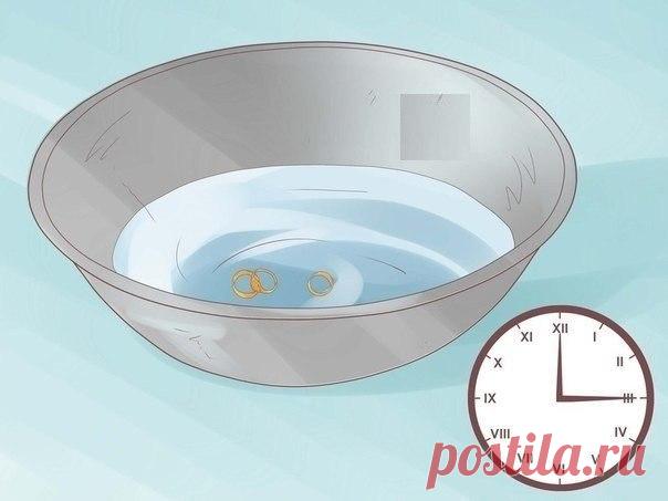 Для того, чтобы ювелирные изделия сверкали как новые: 


Вам понадобятся:- 1 столовая ложка соли- 1 столовая ложка соды- 1 столовая ложку средства для мытья посуды- 1 стакан воды- 1 кусок алюминиевой фольгиЭтапы очистки:1. Подогрейте воду в микроволновой…