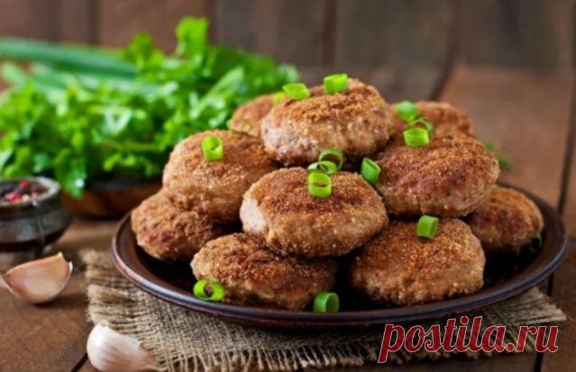 Печеночные оладьи из свиной печени Здравствуйте, дорогие читатели. Как-то на блоге я уже рассматривала рецепты приготовления печени по-строгановски. А сегодня решила затронуть тему оладьев. Все