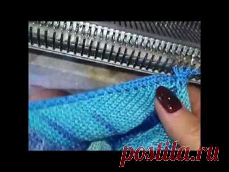 Вяжем отделочную планку на вязальной машинке.