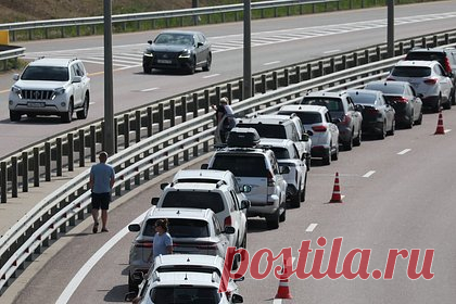 На Крымском мосту образовалась пробка из тысячи авто