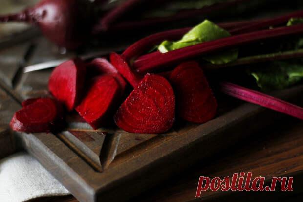 (37) Три рецепта для знакомства с живой ферментацией овощей: свекольный квас, квашеная морковь и редис - Будет вкусно - 1 июля - 43577716822 - Медиаплатформа МирТесен Живая ферментация - это не просто способ изменить вкус овощей, сохранить их, сделать вкуснее, но и способ обогатить из витаминами группы В, фолиевой кислотой, биотином и рибофлавином. Готовый продукт - это уже совсем другое блюдо, созданное при помощи дружественных нашему пищеварению молочнокислых - 1 июля - ...